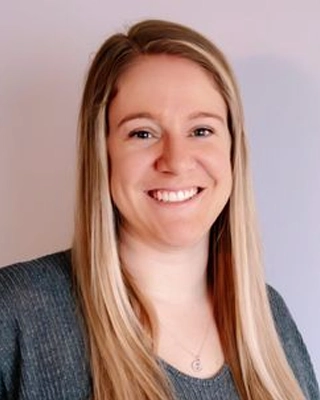 Anna Ellis Headshot